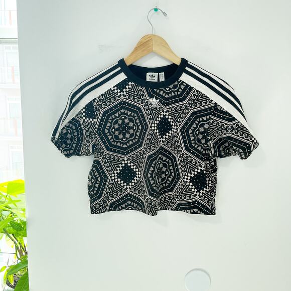 Adidas Black & White Print Cropped Short Sleeve Top Size Small - Picture 1 of 5
